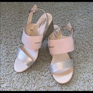 💥 SOLD 💥 Dexflex Comfort - Wedge Sandal